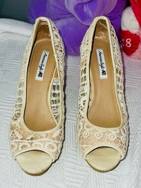 American Eagle Outfitters Ivory Lace Peep-Toe Heels